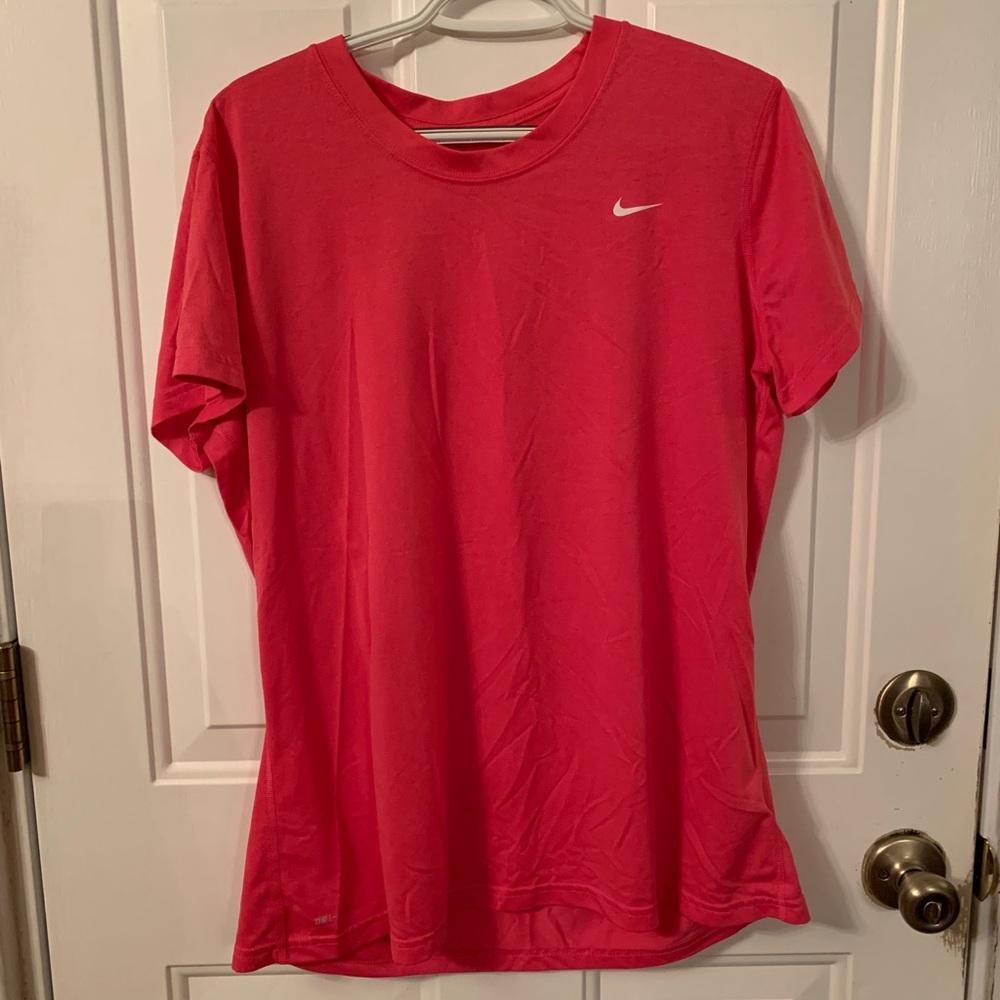 Women’s Nike T-shirt